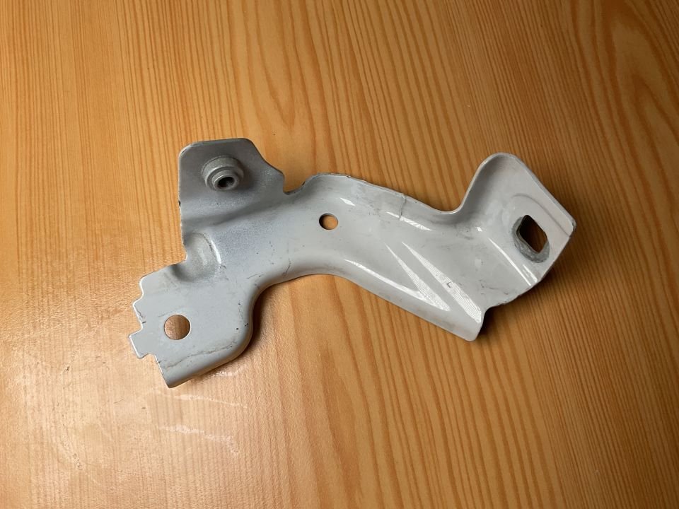 7450382 BMW F40 SAĞ ÖN ÇAMURLUK BAĞLANTI AYAĞI ÇIKMA ORJİNAL