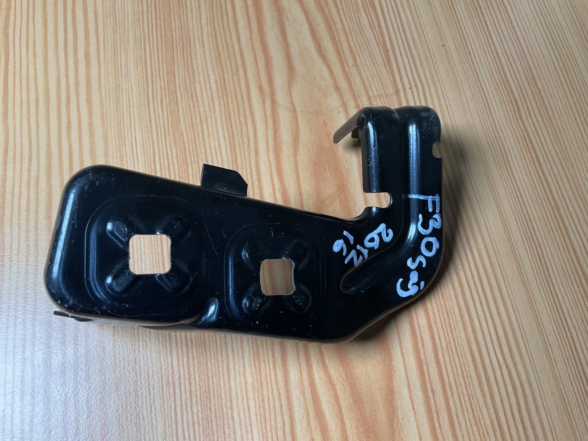 7255822 BMW F30 SAĞ ÖN ÇAMURLUK BAĞLANTI AYAĞI ÇIKMA ORJİNAL
