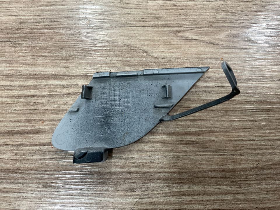 A2228850024 MERCEDES W222 S SERİSİ ÖN TAMPON ÇEKİ DEMİR KAPAĞI ÇIKMA ORJİNAL