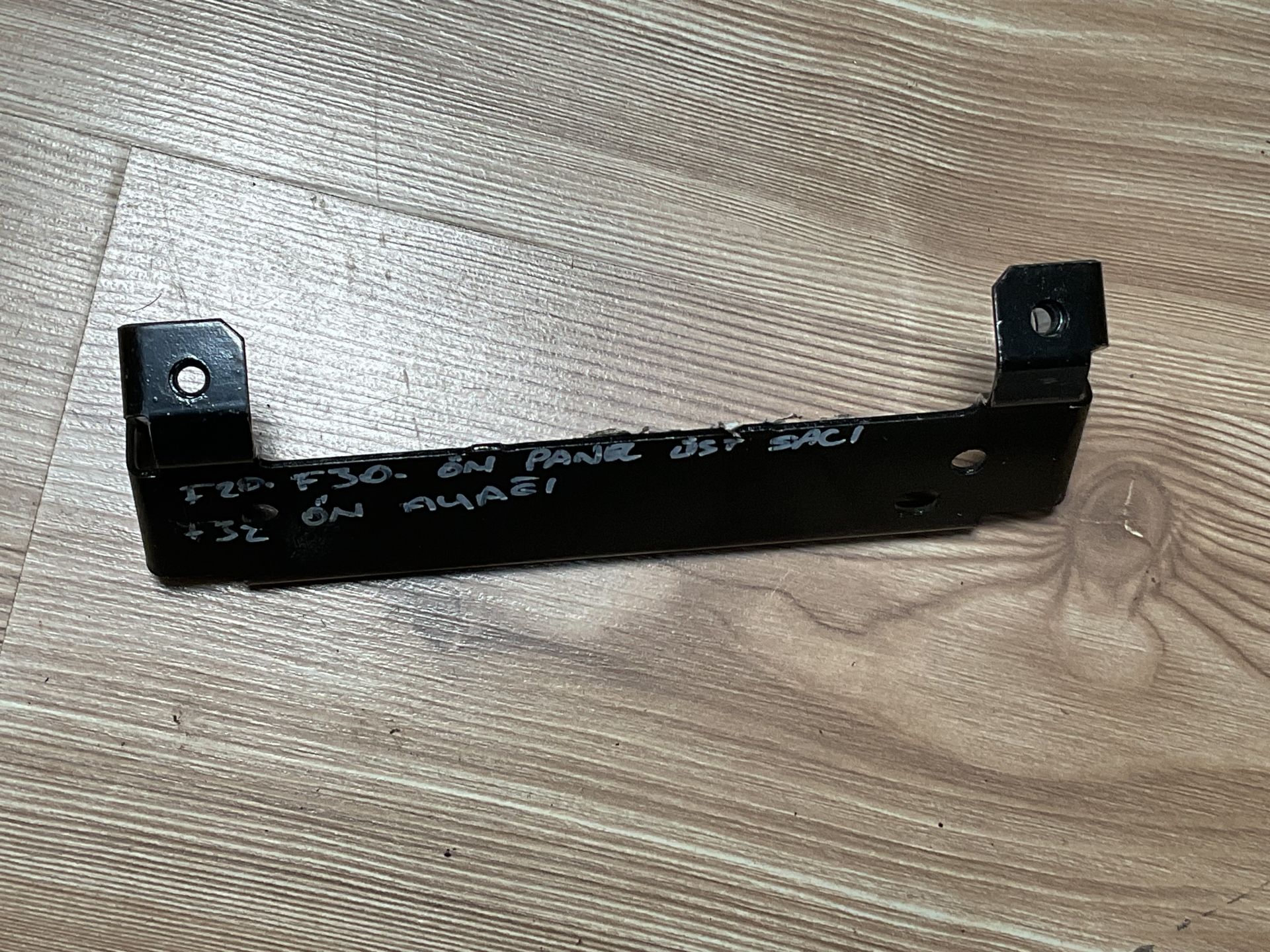 51747385734 7385734 BMW F20 F30 ÖN PANEL ÜST AYAĞI ÇIKMA ORJİNAL