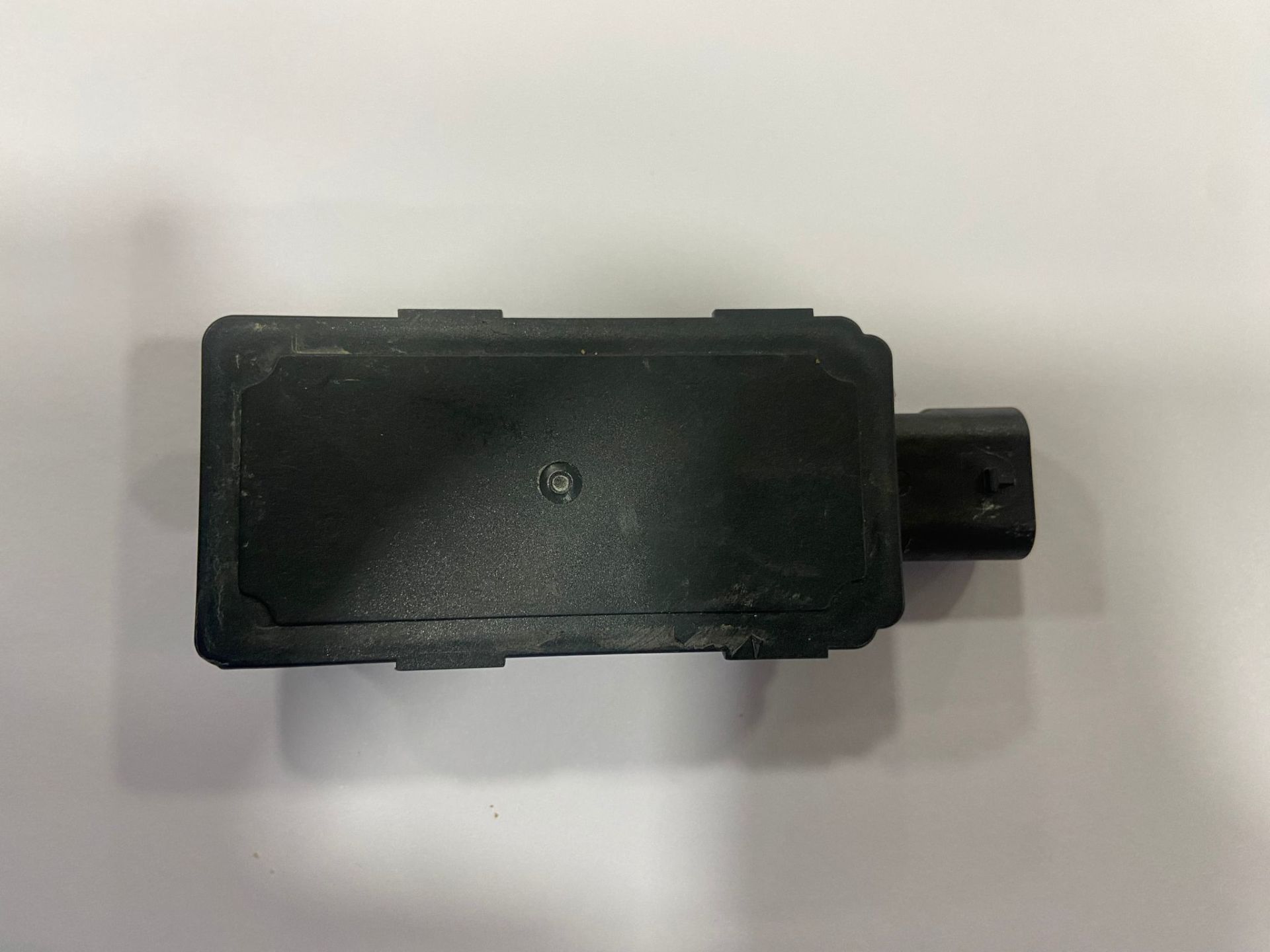 5A81725-01 BMW F95 F96 G70 U06 U11 U12 UZAKTAN KUMANDA RADYO ALICISI ÇIKMA ORJİNAL