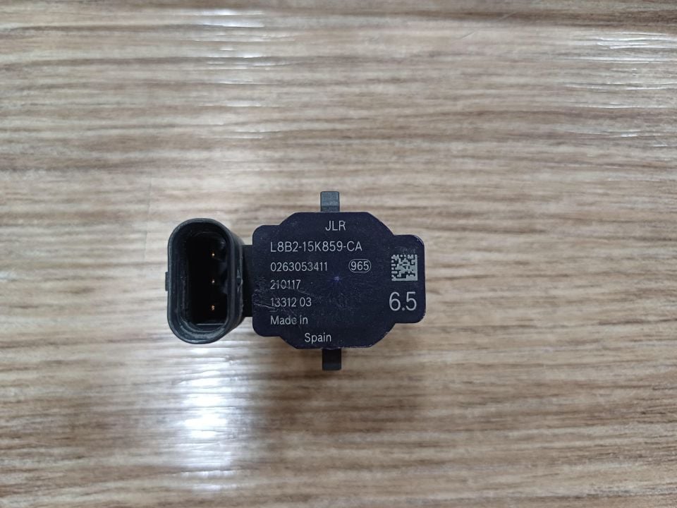L8B2-15K859-CA LAND ROVER DEFENDER 2020-2024 PARK SENSÖRÜ ÇIKMA ORJİNAL