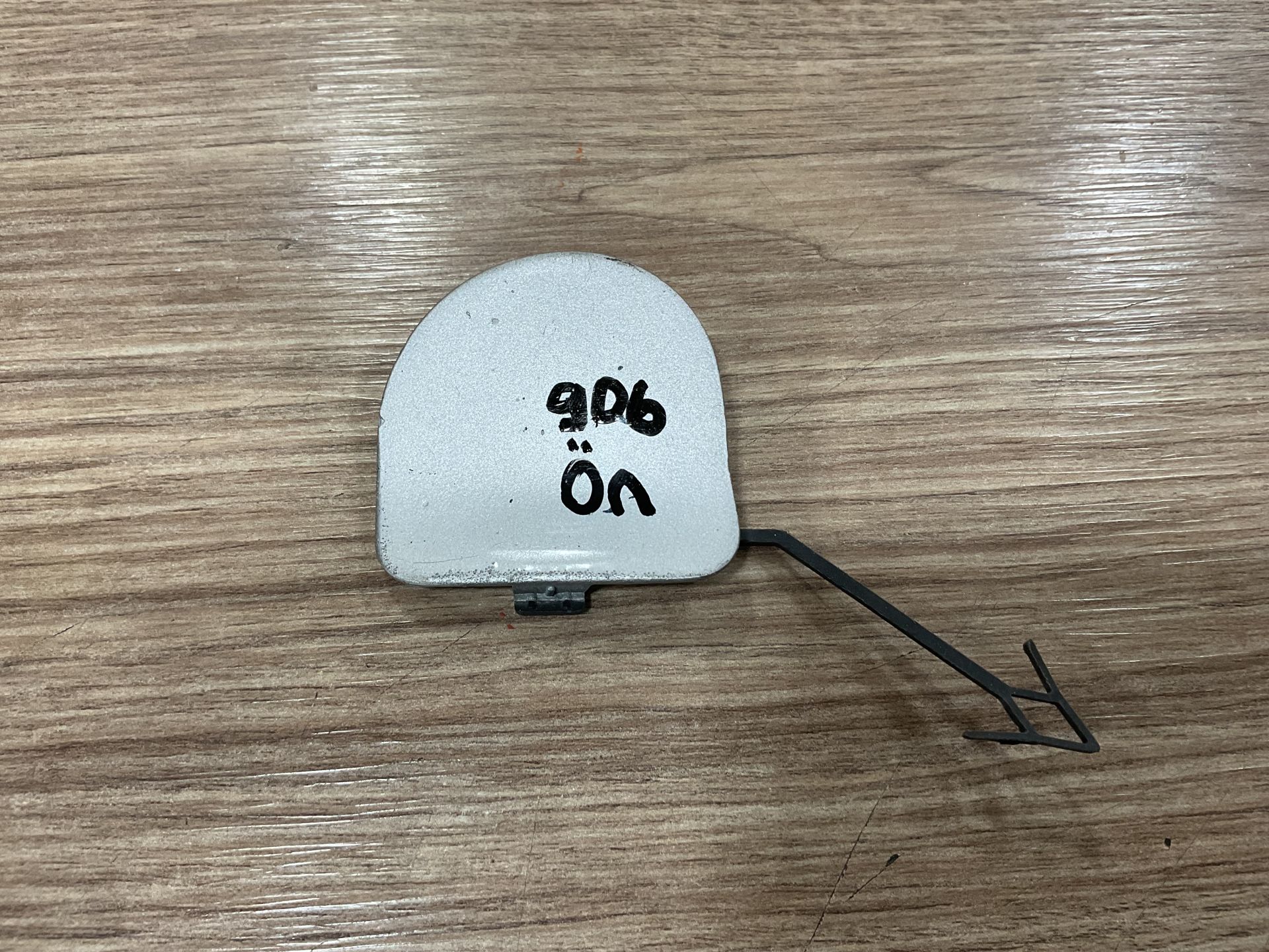 A0008850024 MERCEDES W906 SPRİNTER ÖN TAMPON ÇEKİ DEMİR KAPAĞI ÇIKMA ORJİNAL