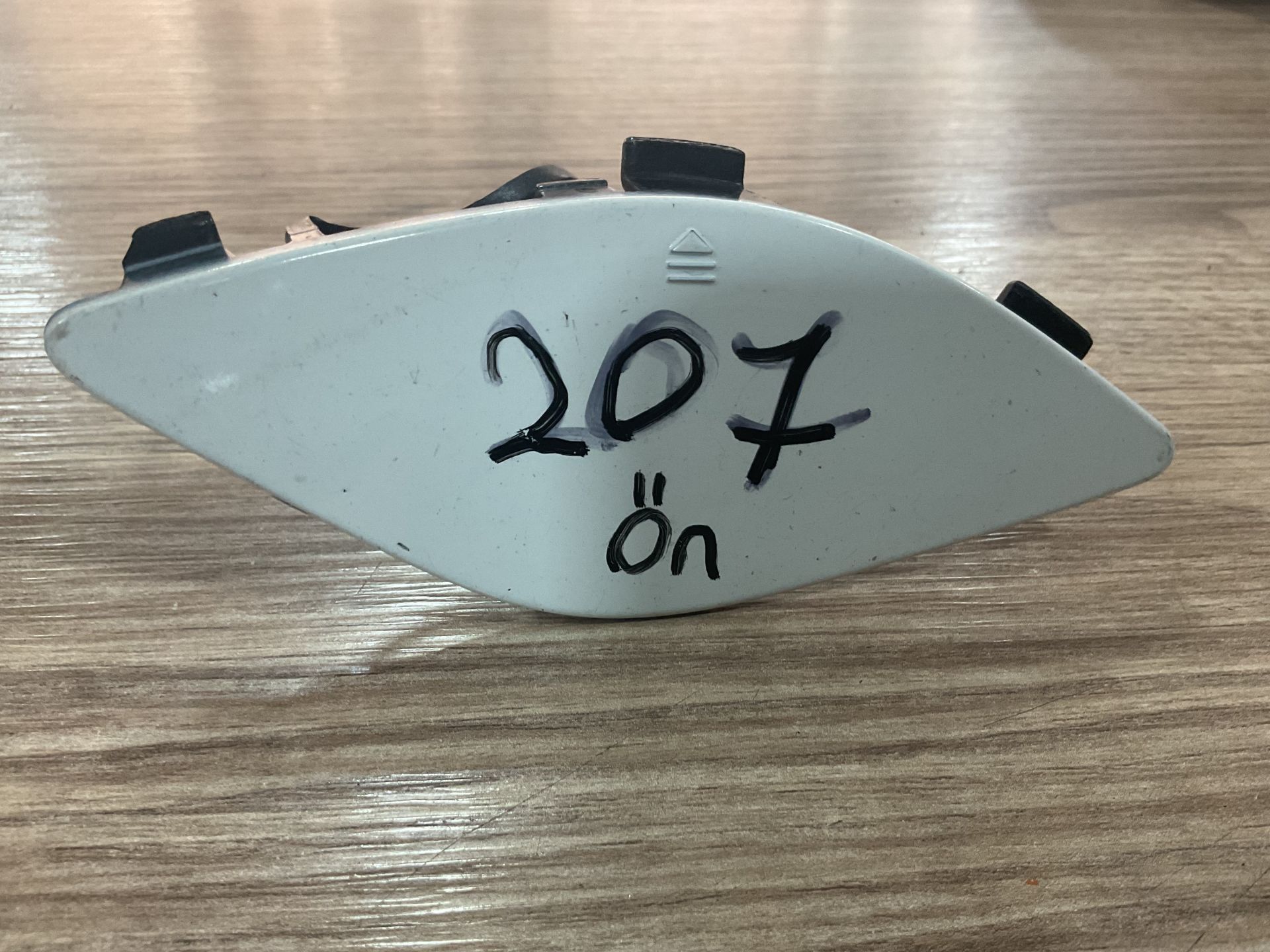 A2078850123 MERCEDES W207 E250 ÖN TAMPON ÇEKİ DEMİR KAPAĞI ÇIKMA ORJİNAL