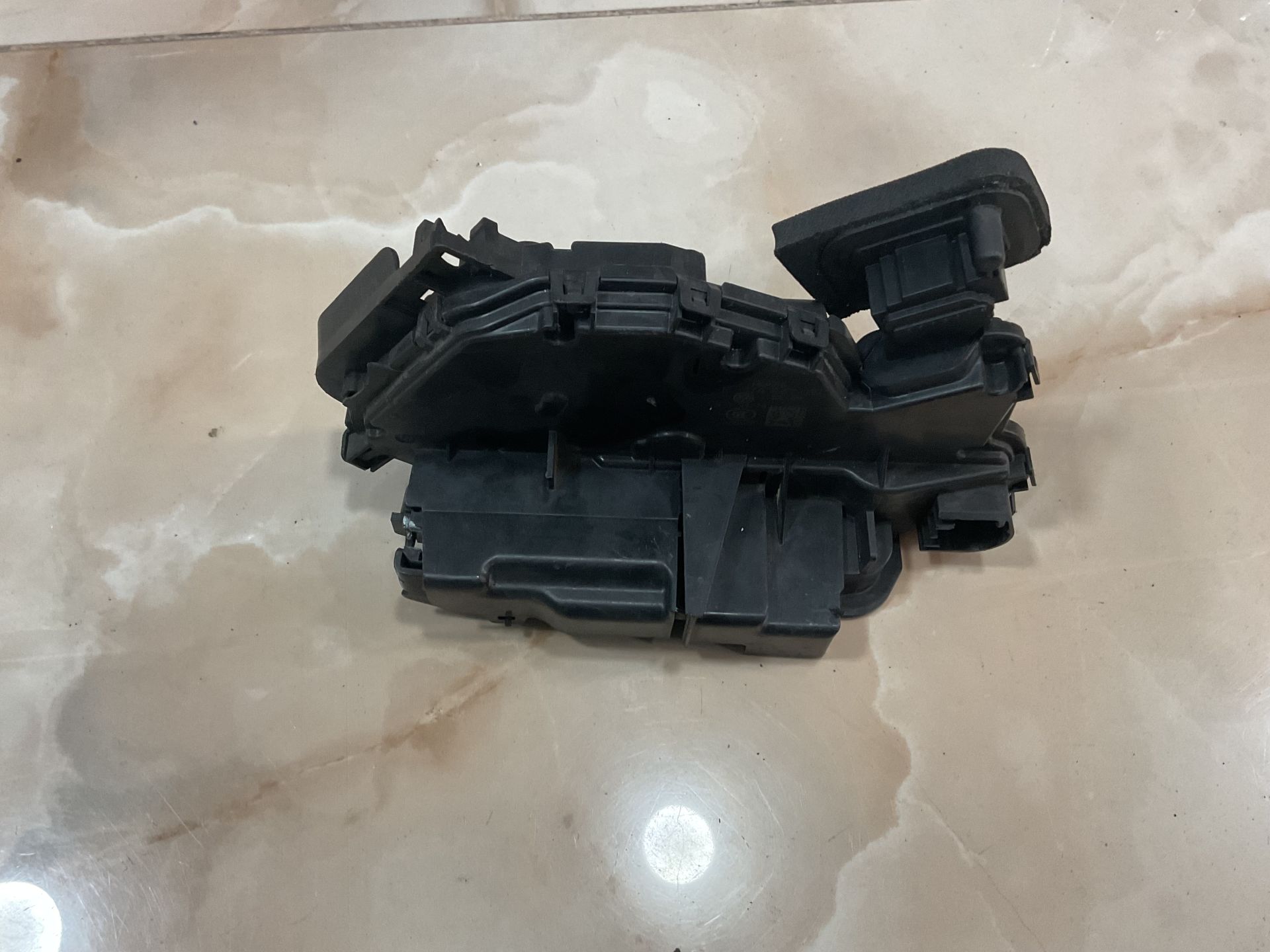 17A837015 ÖN SOL KAPI MANDALI VOLKSWAGEN TİGUAN ÇIKMA ORJ
