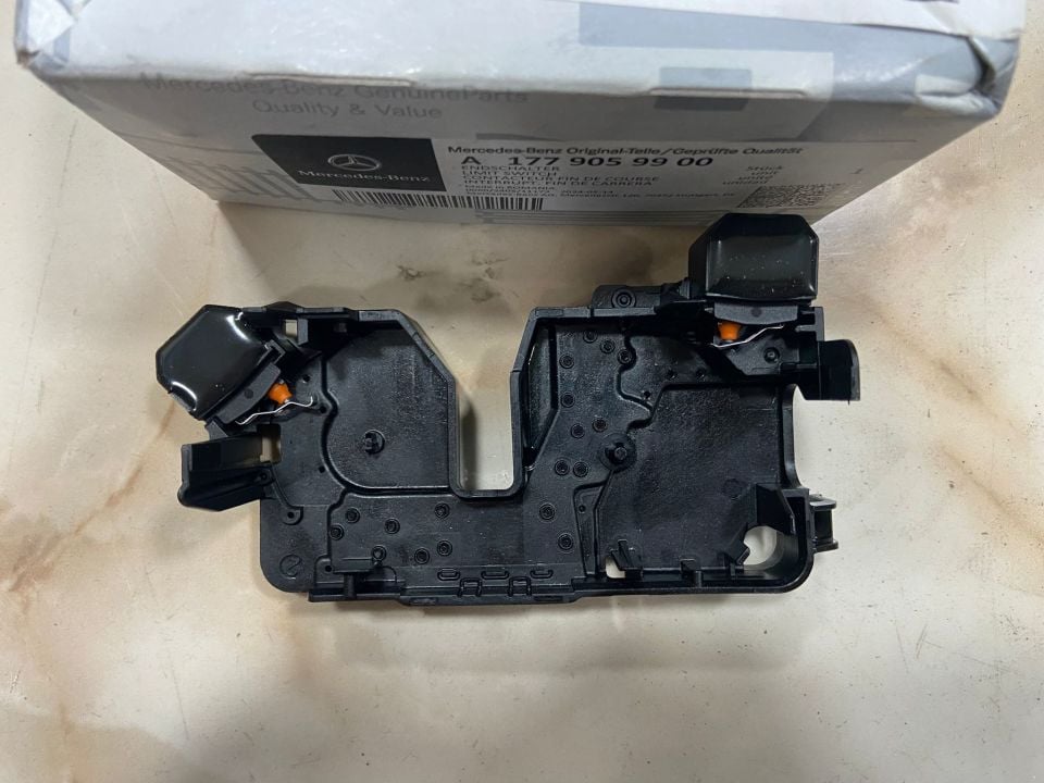 A1779059900 MERCEDES W118 W177 W243 W247 KAPUT KİLİT SWİTCH SIFIR ORJİNAL
