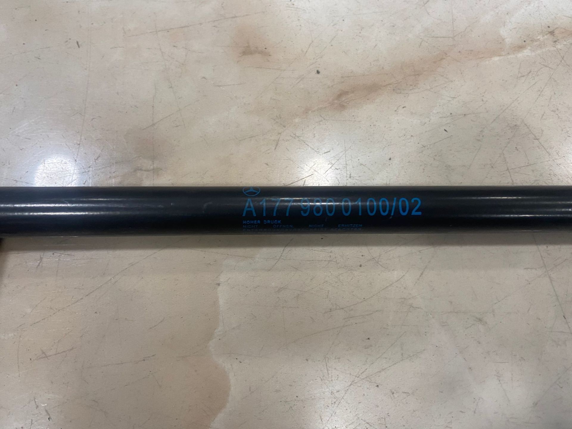 A1779800100 MERCEDES W118 W177 W247 KAPUT AMORTİSÖRÜ ÇIKMA ORJİNAL