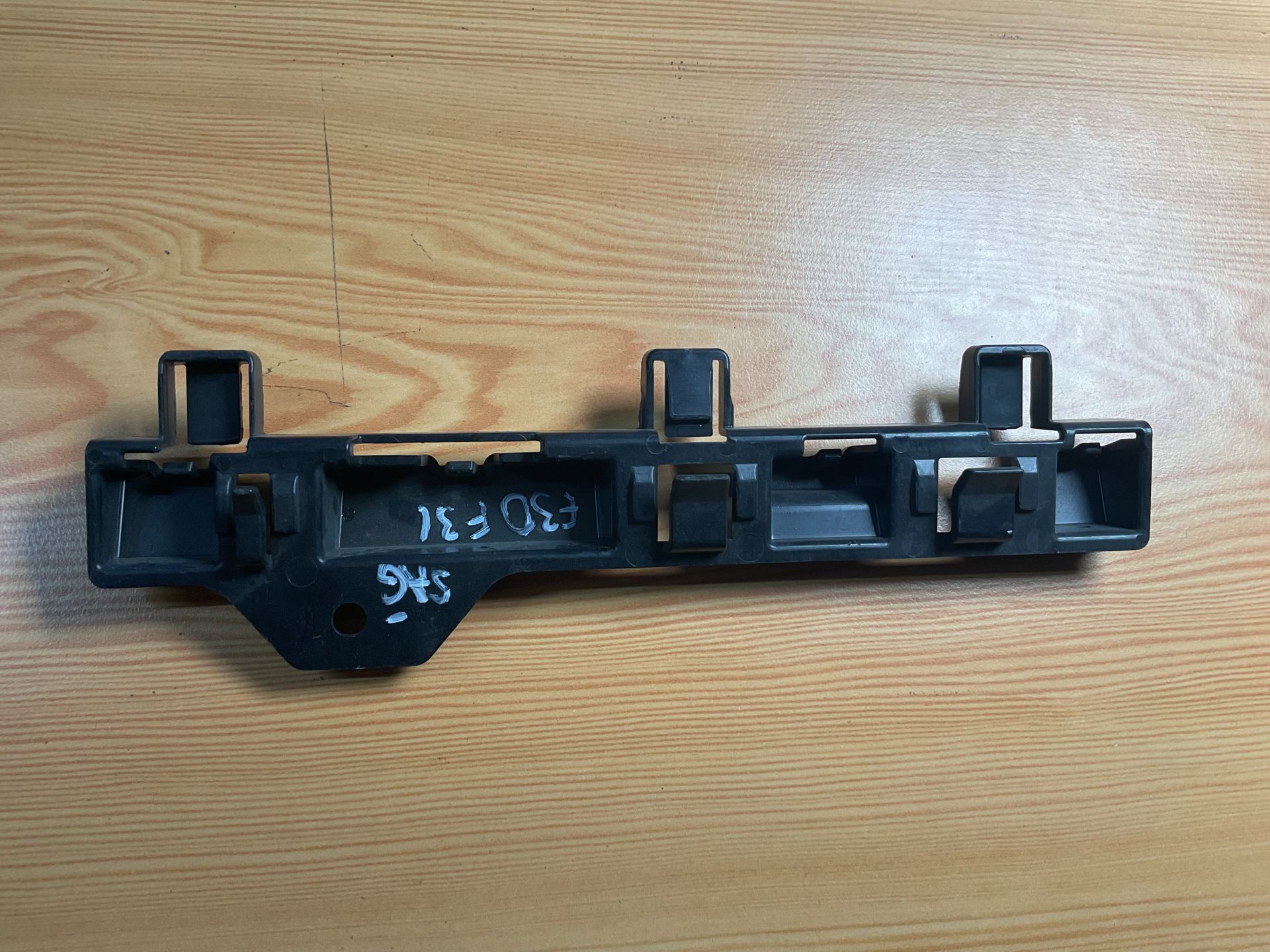 51777240874 7240874 BMW F30 SAĞ ÇAMURLUK BAĞLANTI AYAĞI ÇIKMA ORJİNAL