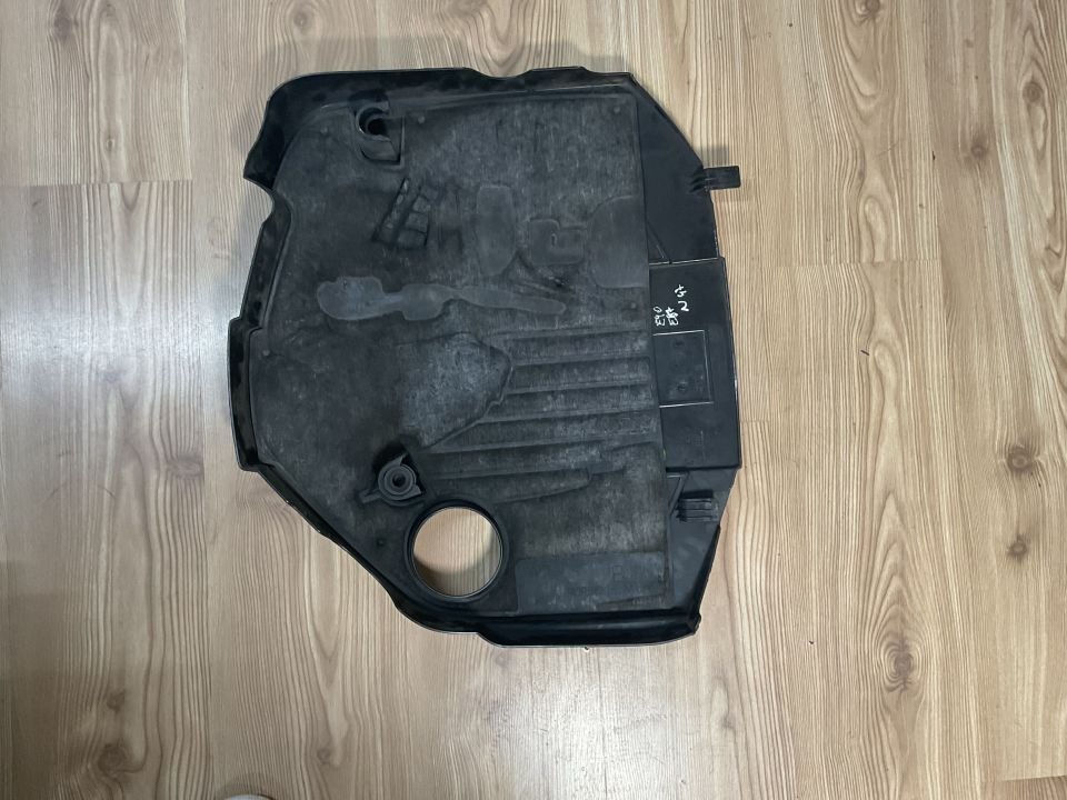 11147810852 7810852 BMW E90 E87 MOTOR ÜST KAPAĞI ÇIKMA ORJİNAL