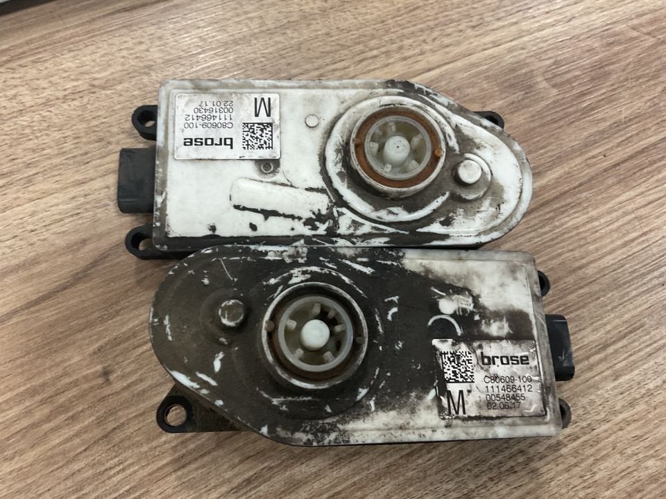 111466412 C80609 BMW G30 PANJUR MOTORU ÇIKMA ORJ