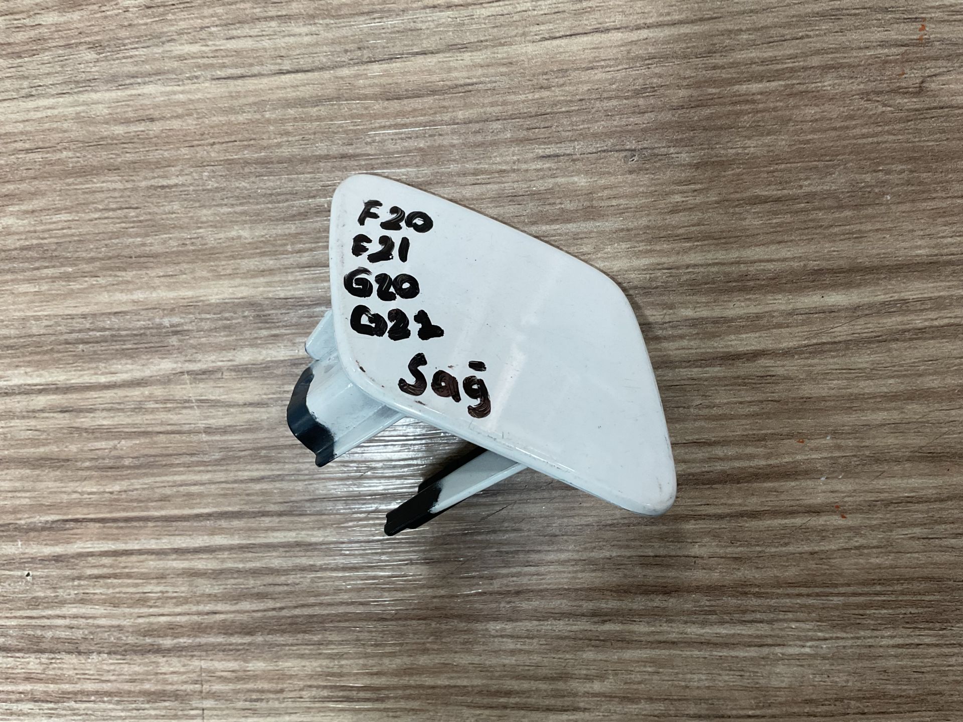 51118052714 8052714 BMW F20 F21 G20 G21 SAĞ FAR FISKİYE KAPAĞI ÇIKMA ORJİNAL