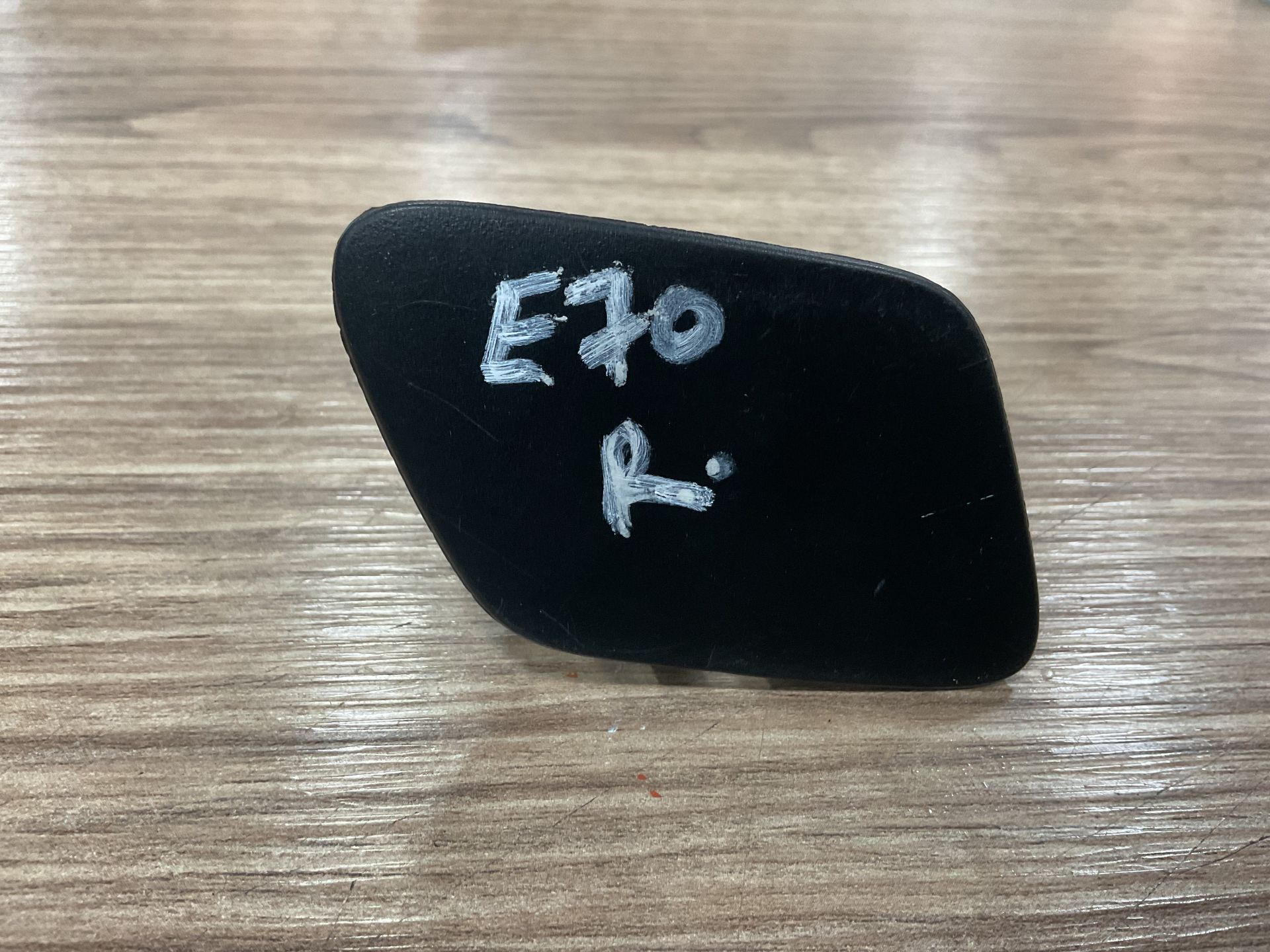 7173864 BMW E70 X5 SAĞ FAR FISKİYE KAPAĞI ÇIKMA ORJİNAL