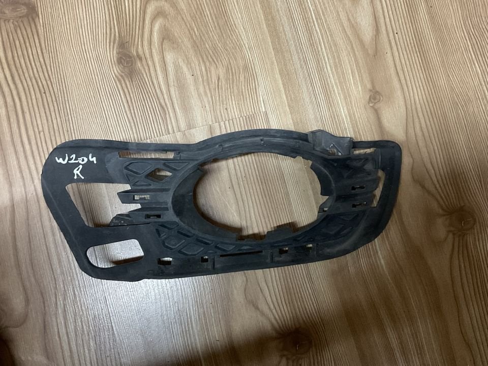 A2048852523 MERCEDES W204 SAĞ SİS FAR ÇERÇEVESİ ÇIKMA ORJİNAL