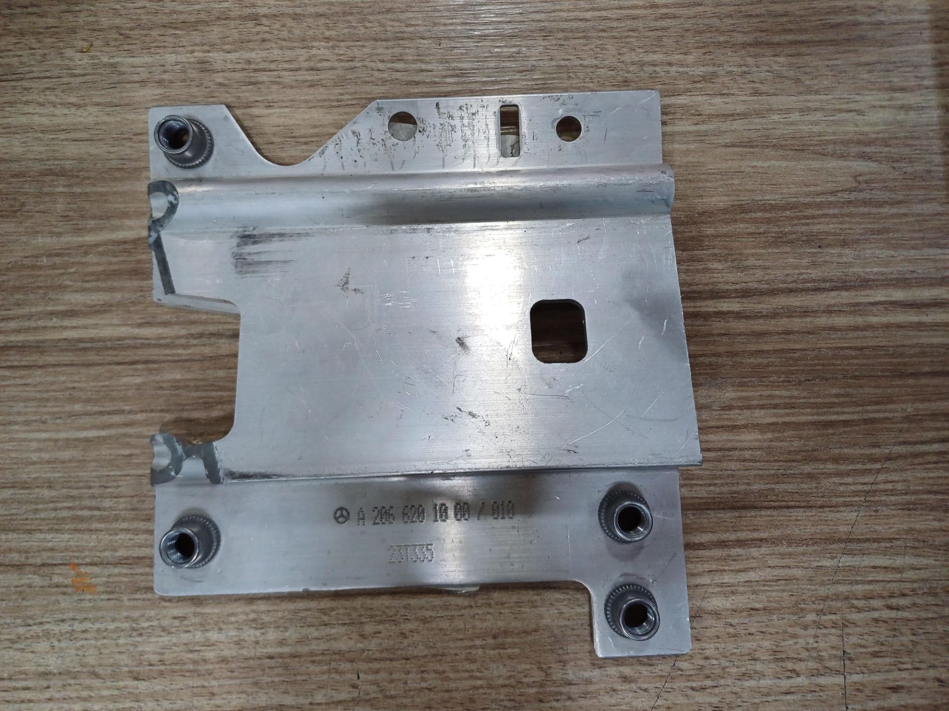 A2066201000 MERCEDES W206 W236 ÖN PANEL DESTEK DEMİRİ ÇIKMA ORJİNAL