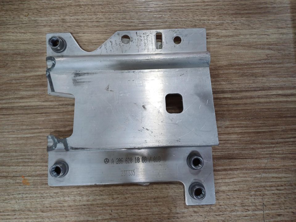 A2066201000 MERCEDES W206 W236 ÖN PANEL DESTEK DEMİRİ ÇIKMA ORJİNAL