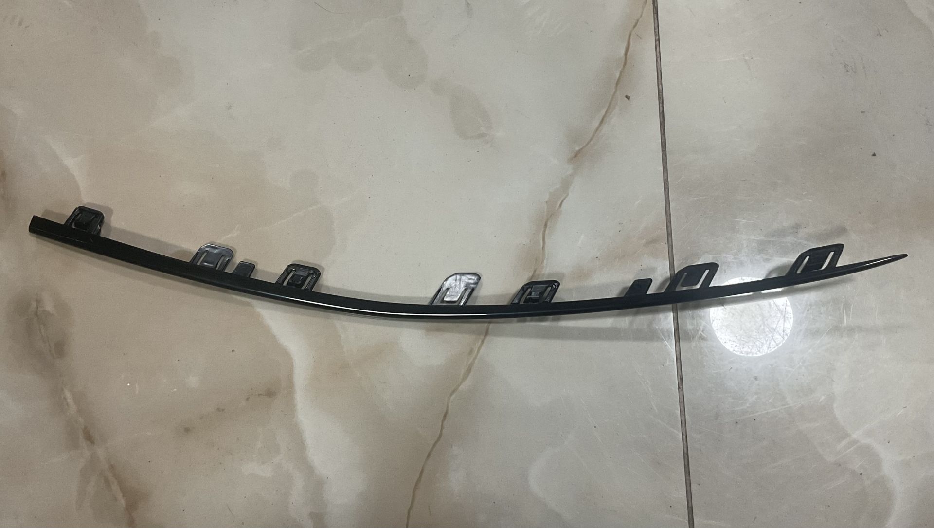 A2068854302 MERCEDES W206 ÖN ALT SOL  DEKOR BLENDAJI  SIFIR ORJİNAL