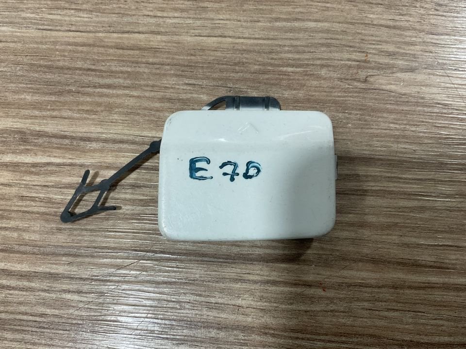 51127227779 7227779 BMW E70 X5 ARKA TAMPON ÇEKİ DEMİR KAPAĞI ÇIKMA ORJİNAL