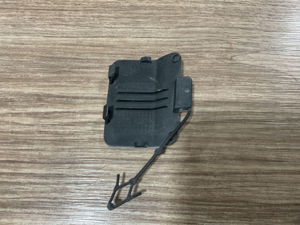 51127227779 7227779 BMW E70 X5 ARKA TAMPON ÇEKİ DEMİR KAPAĞI ÇIKMA ORJİNAL
