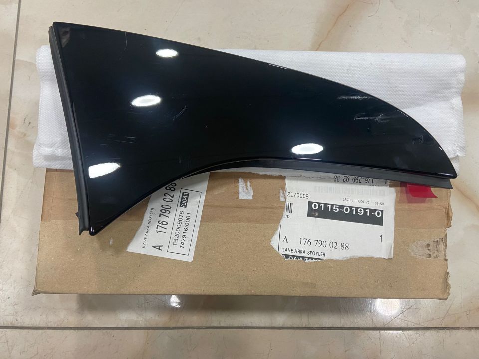 A1767900288 MERCEDES W176 ARKA BAGAJ KAPAĞI SAĞ DÖŞEME KAPAĞI SIFIR ORJİNAL