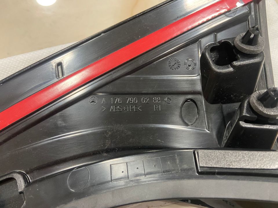 A1767900288 MERCEDES W176 ARKA BAGAJ KAPAĞI SAĞ DÖŞEME KAPAĞI SIFIR ORJİNAL