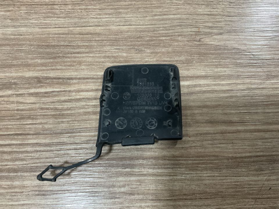 51127361233 7361233 BMW F48 LCİ X1 ARKA TAMPON ÇEKİ DEMİR KAPAĞI ÇIKMA ORJİNAL