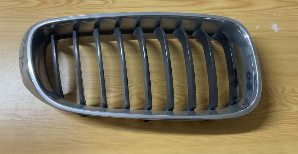 7294804 BMW F34 ÖN SAĞ PANJUR IZGARASI ÇIKMA ORJİNAL