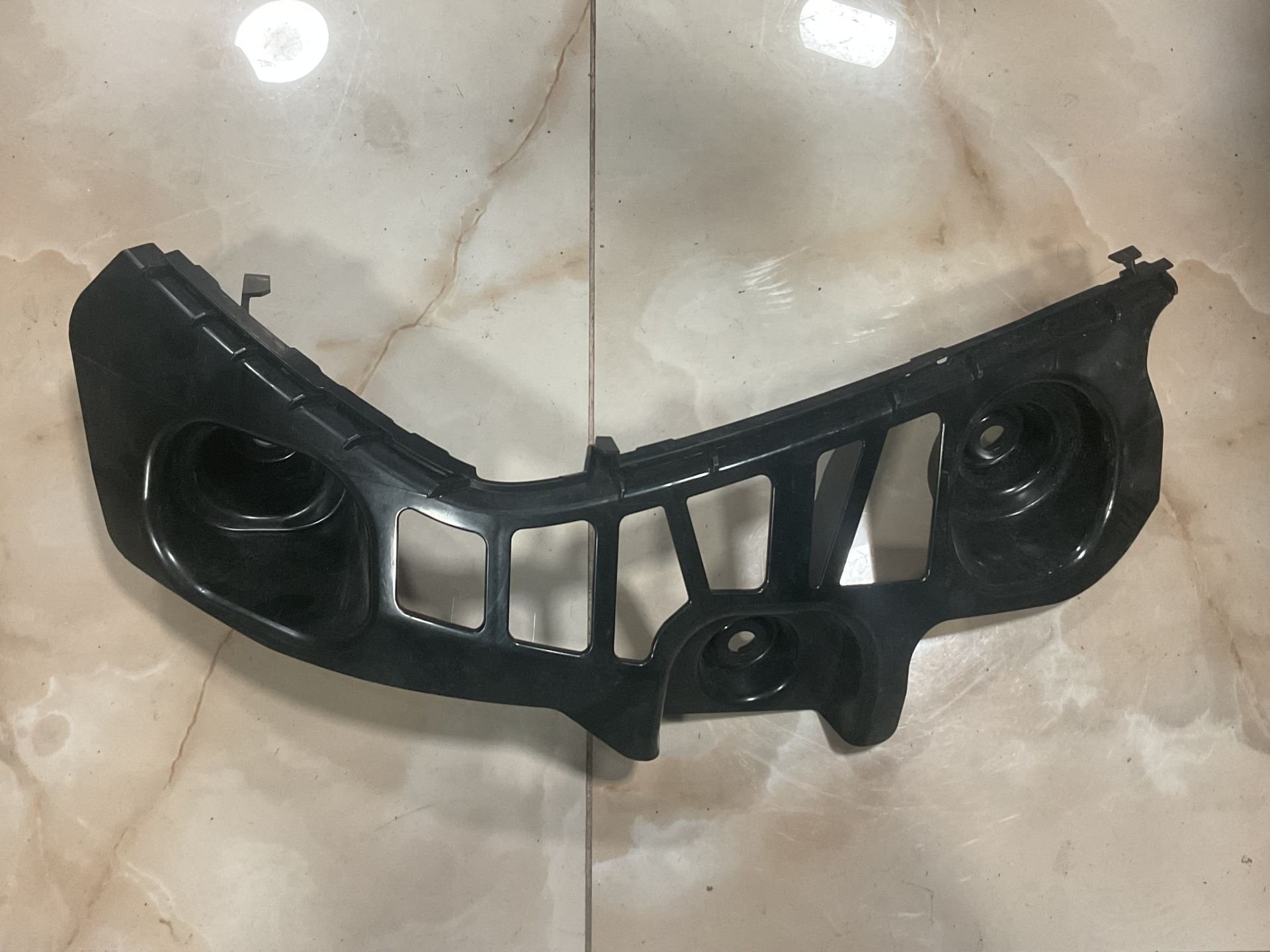 A1188853800 MERCEDES W118 ARKA SAĞ TAMPON BAĞLANTI BRAKETİ ÇIKMA ORJİNAL