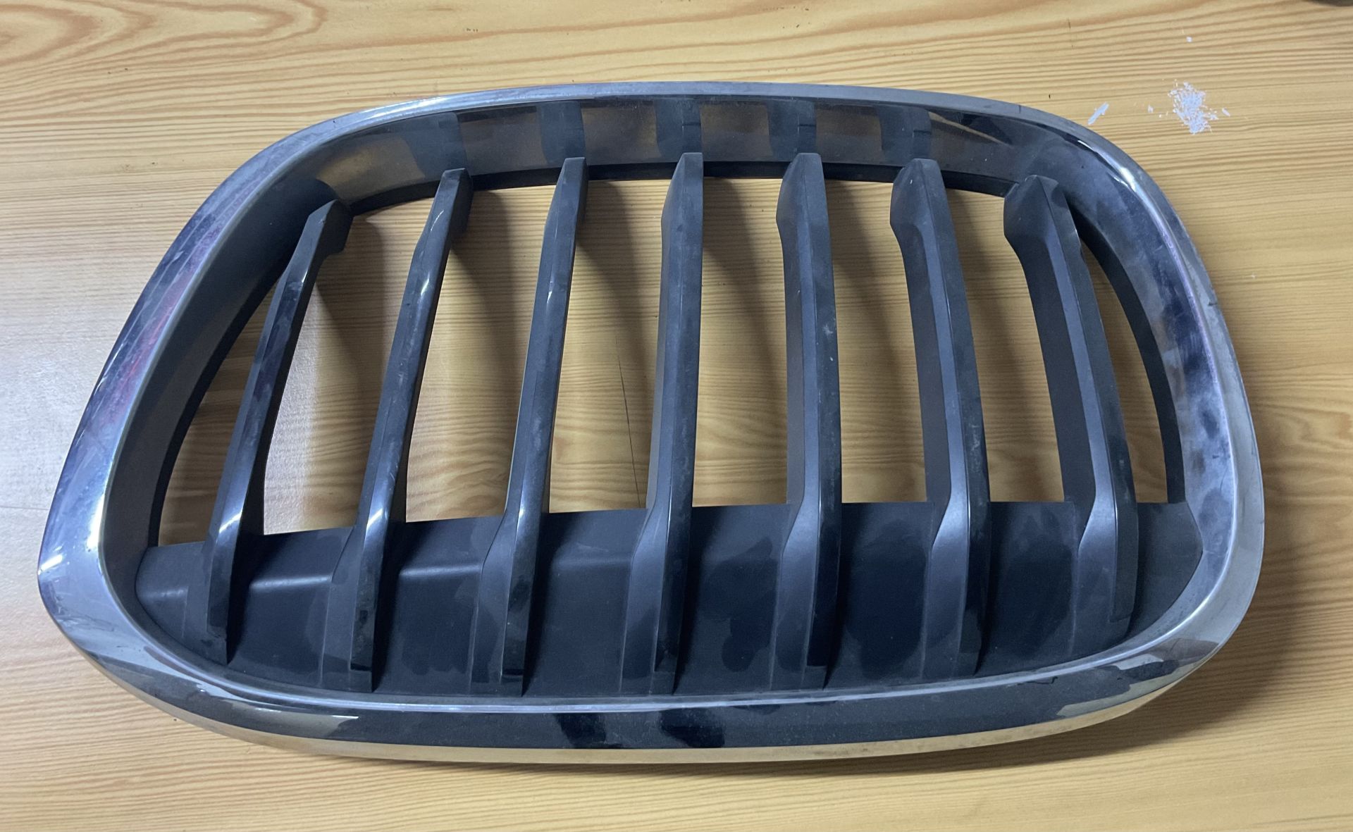 7354823 BMW F48 ÖN SOL PANJUR IZGARASI ÇIKMA ORJİNAL
