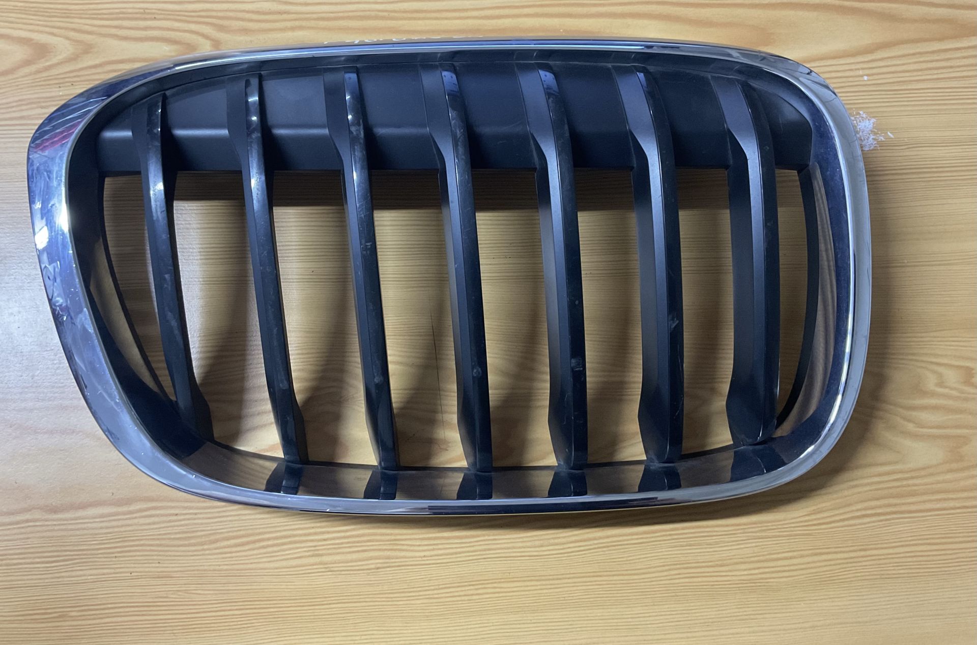 7354824 BMW F48 ÖN SAĞ PANJUR IZGARASI ÇIKMA ORJİNAL