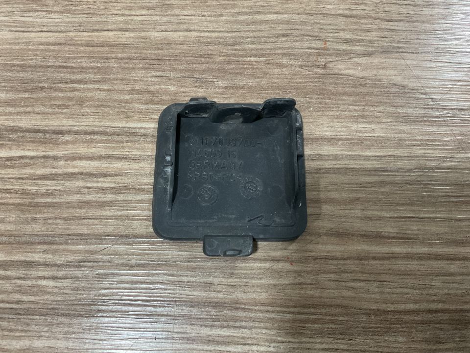 51117033700 7033700 BMW E60 M 5 SERİSİ ÖN TAMPON ÇEKİ DEMİR KAPAĞI ÇIKMA ORJİNAL