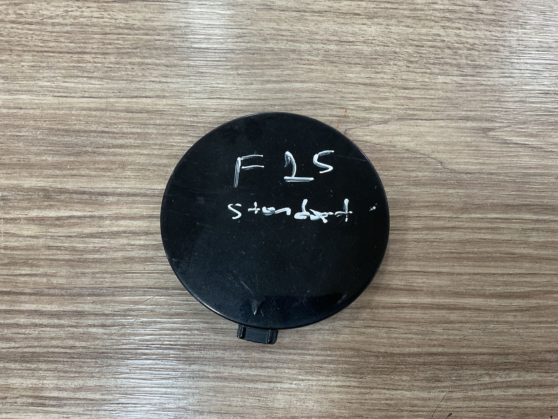 51117365018 7355318 BMW F15 X5 STANDART ÇEKİ DEMİR KAPAĞI ÇIKMA ORJİNAL