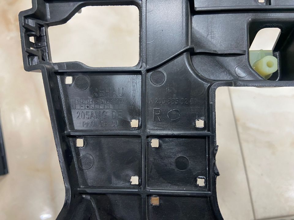 A2058850200 MERCEDES W205 AMG SAĞ ARKA AMG TAMPON BRAKETİ SIFIR ORJİNAL
