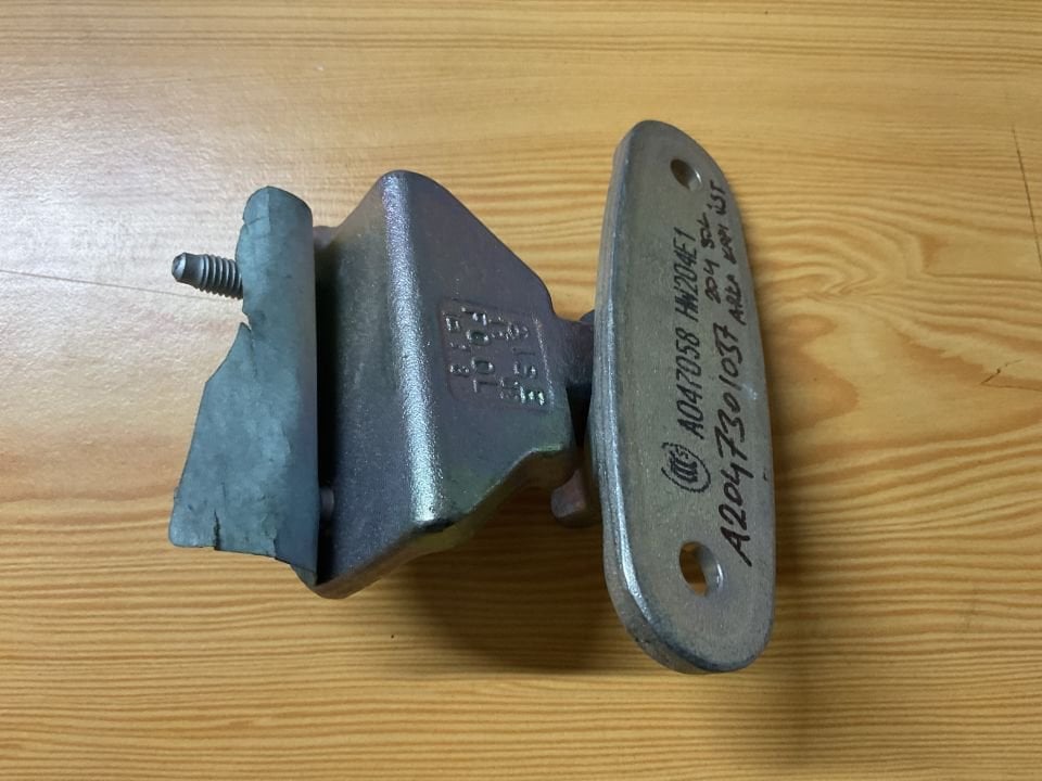 A2047301037 MERCEDES W204 SOL ÜST KAPI MENTEŞESİ ÇIKMA ORJİNAL