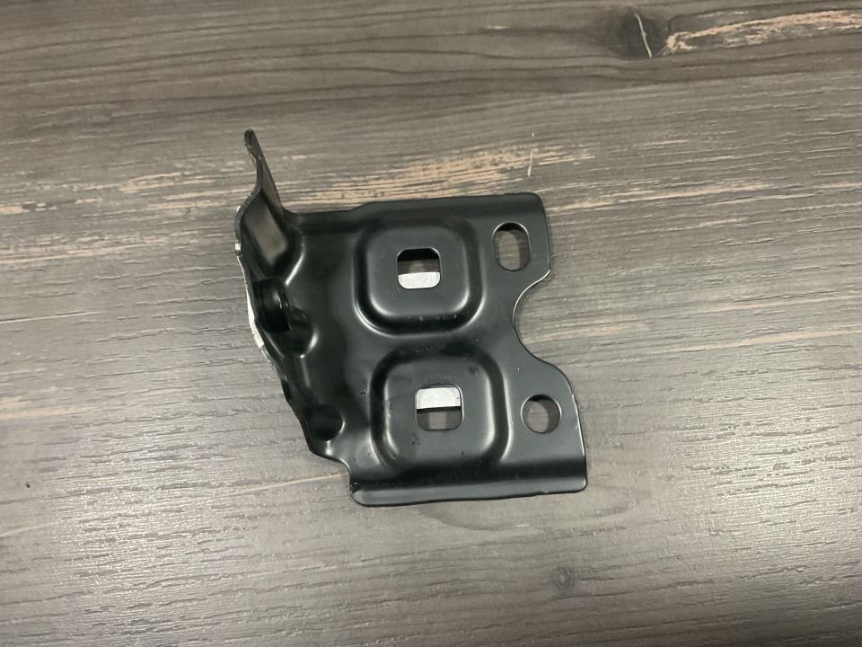 A1778802200 MERCEDES W177 ARKA SAĞ ÇAMURLUK TUTUCUSU SIFIR ORJİNAL