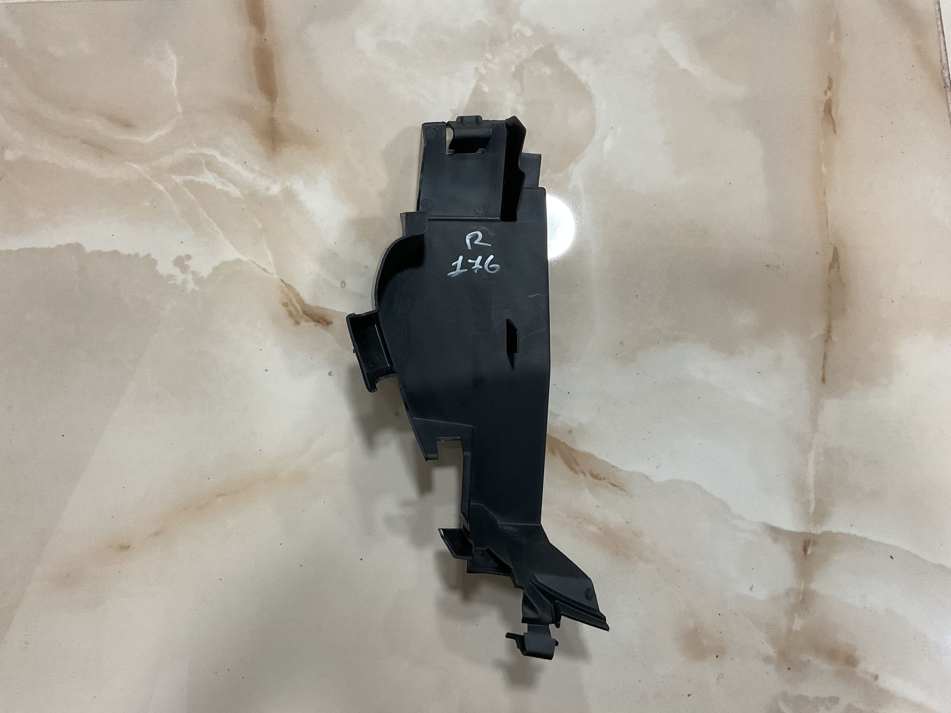 A1768880238 MERCEDES W176 176 A-CLASS SAĞ HAVA SEVK BAKALİTİ ÇIKMA ORJİNAL