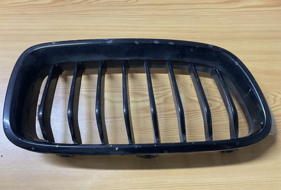 7295436 BMW F30 SAĞ PANJUR IZGARASI ÇIKMA ORJİNAL