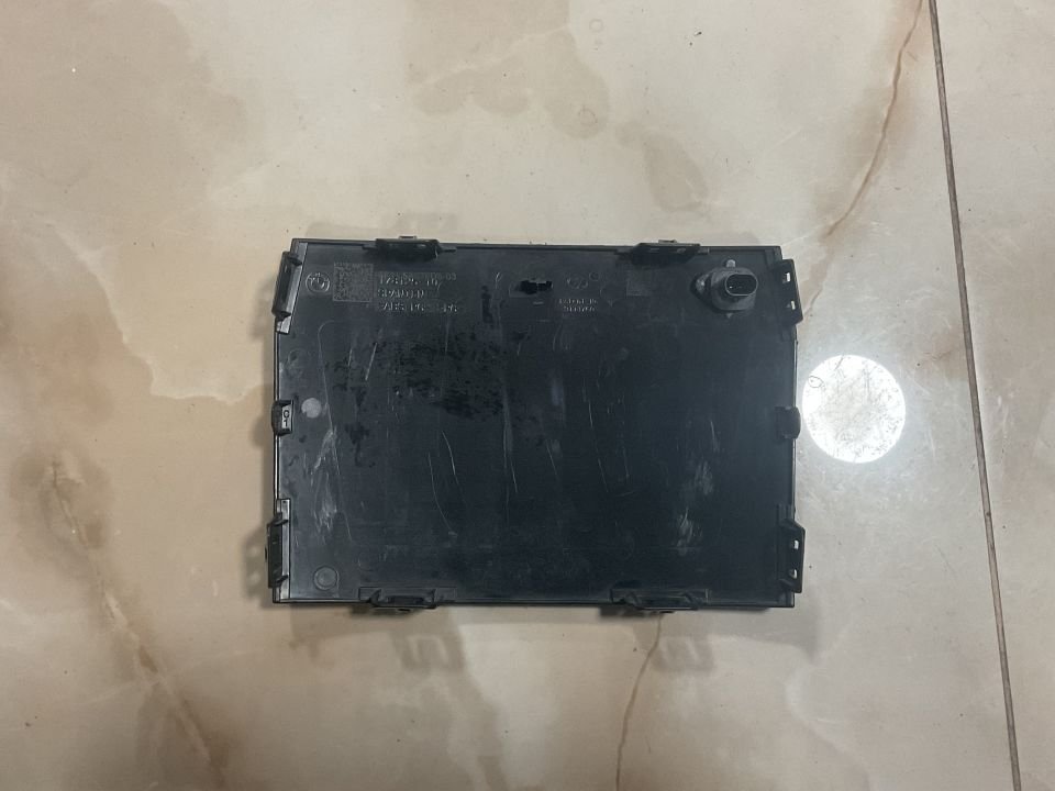 66315A076D5 BMW X1 ÖN PANJUR RADAR KAPAĞI ÇIKMA ORJİNAL