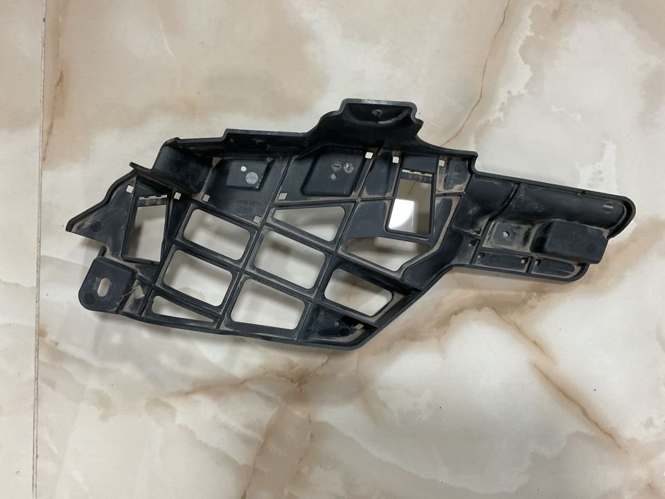 A1178850201 MERCEDES W117 SAĞ ARKA TAMPON AYAĞI ÇIKMA ORJİNAL