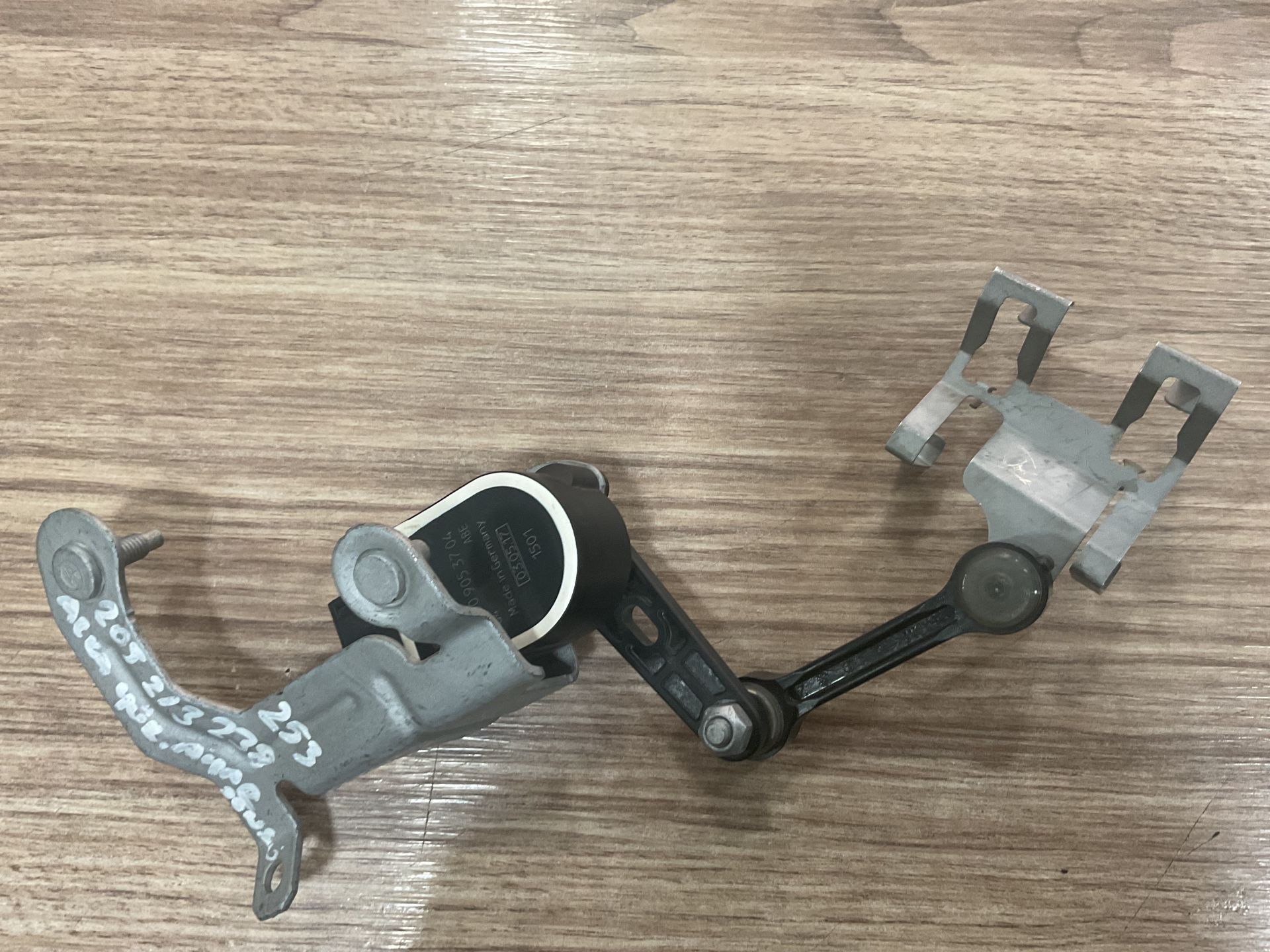 A0009053704 MERCEDES W253 W213 FAR YÜKSEKLİK SENSÖRÜ  ÇIKMA ORJİNAL