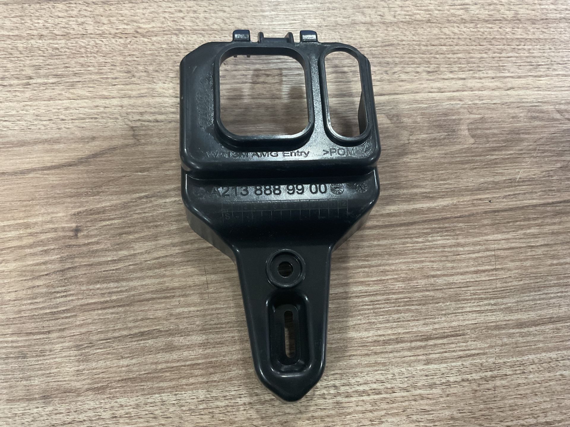 A2138889900 MERCEDES W213 PANJUR BRAKETİ ÇIKMA ORJİNAL