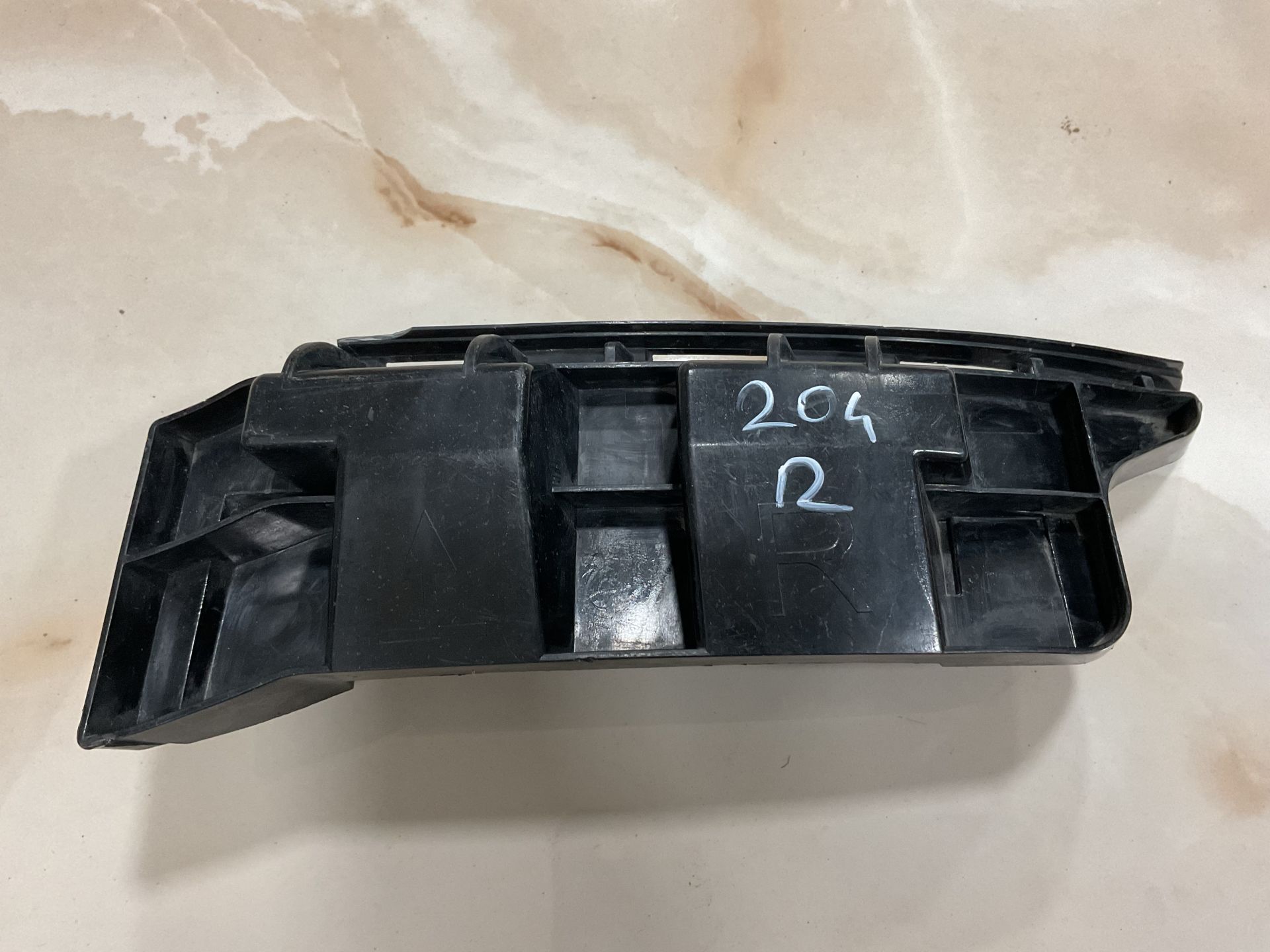 A2048800603 MERCEDES W204 C180  SAĞ ARKA TAMPON TAŞIYICI BRAKETİ ÇIKMA ORJİNAL