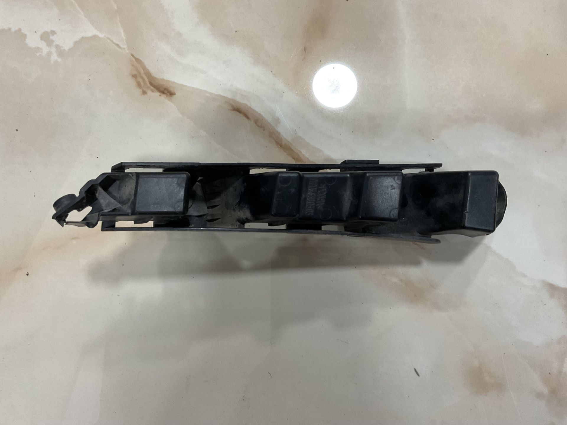 A2058800503 MERCEDES W205 C180 SOL ARKA TAMPON BRAKETİ ÇIKMA ORJİNAL