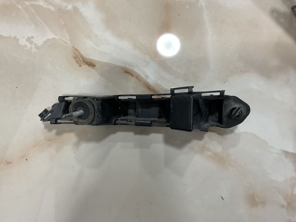 A2058800603 MERCEDES W205 C180 SAĞ ARKA TAMPON BRAKETİ ÇIKMA ORJİNAL