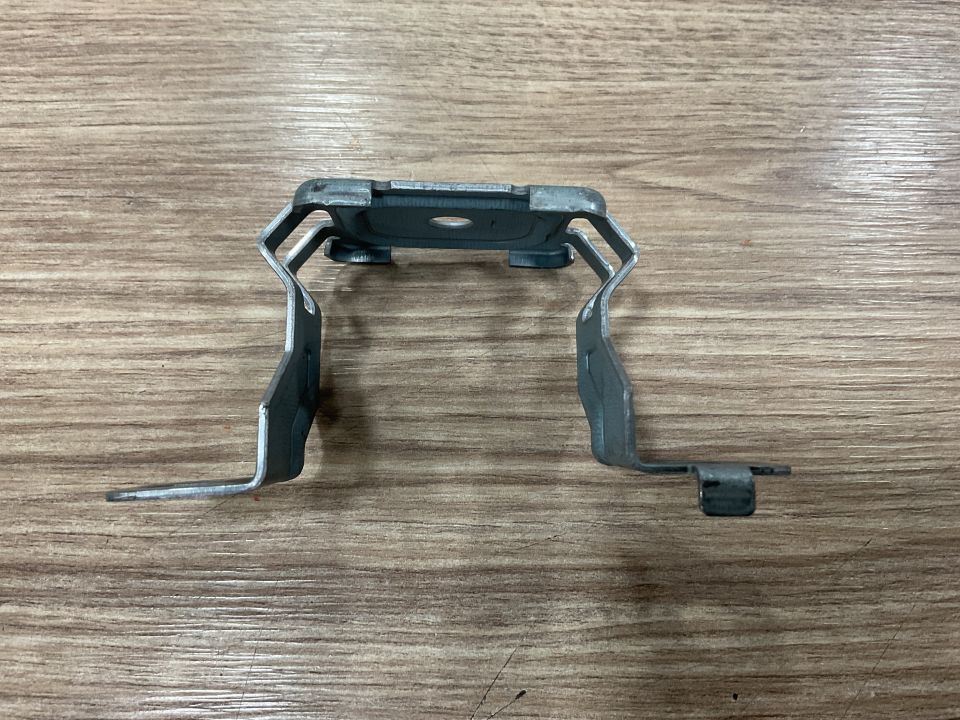 A2048871114 MERCEDES W204 C180 SOL KAPUT BRAKETİ  SIFIR ORJİNAL
