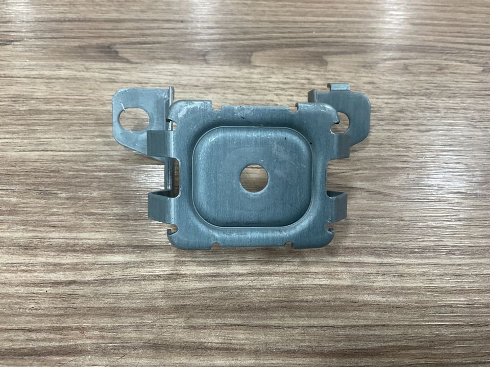 A2048871214 MERCEDES X204 GLK SAĞ KAPUT BRAKETİ SIFIR ORJİNAL