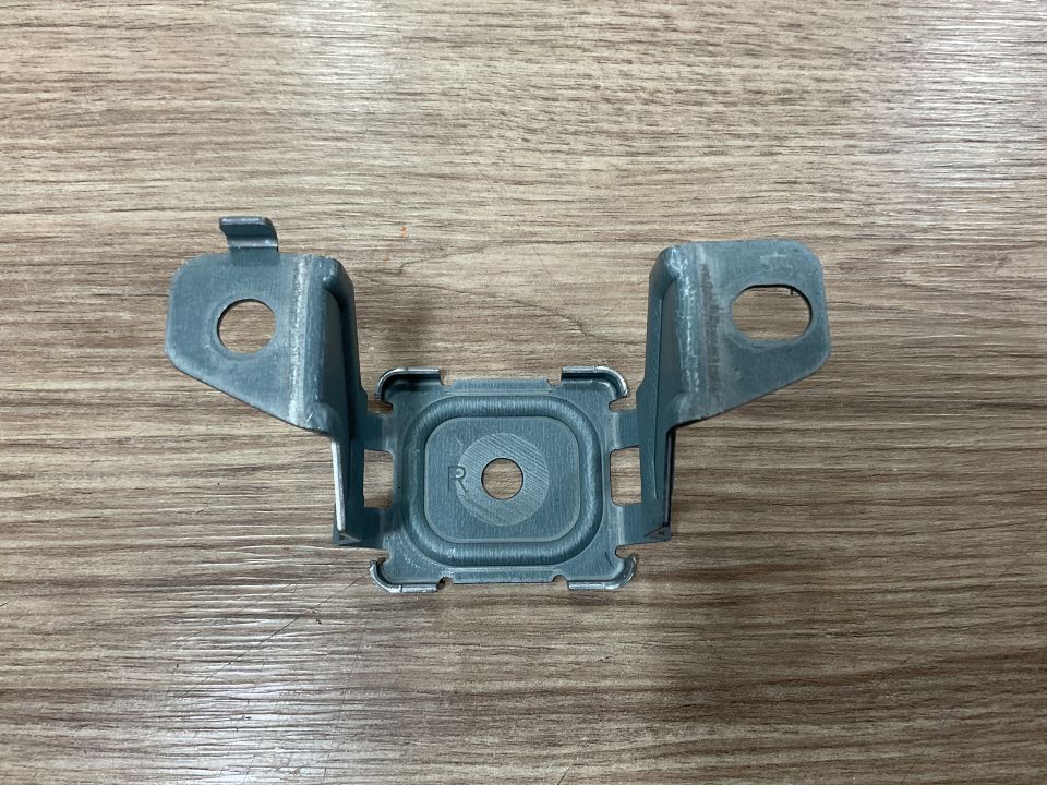 A2048871214 MERCEDES X204 GLK SAĞ KAPUT BRAKETİ SIFIR ORJİNAL