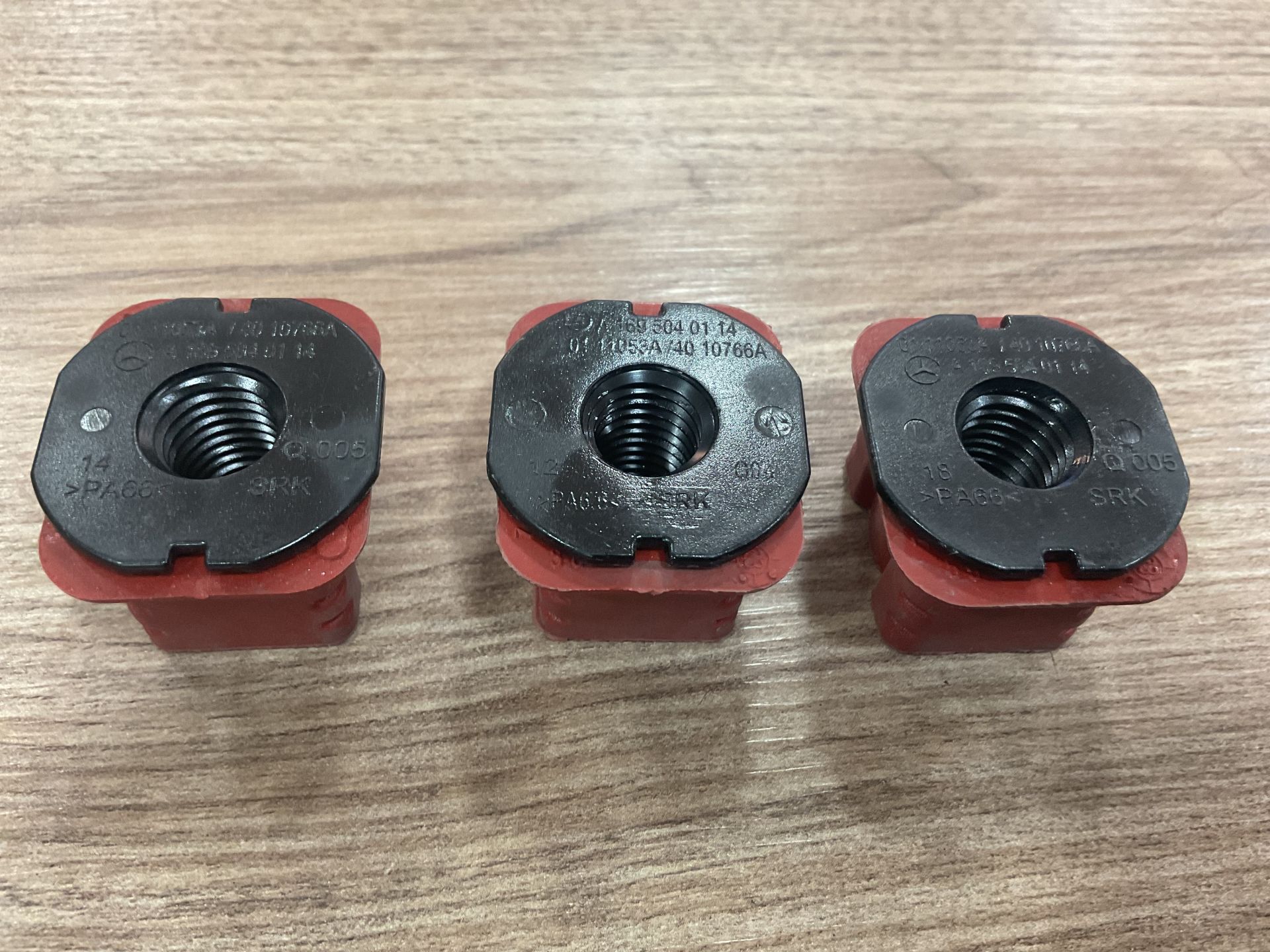 A1695040114 MERCEDES W204 RADYATÖR TAKOZU ÇIKMA ORJİNAL