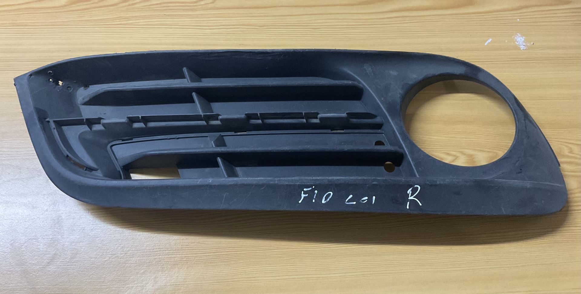 51117342412 7342412 BMW F10 ÖN SAĞ SİS FARI ÇERÇEVESİ ÇIKMA ORJİNAL