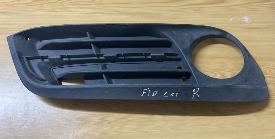 51117342412 7342412 BMW F10 ÖN SAĞ SİS FARI ÇERÇEVESİ ÇIKMA ORJİNAL