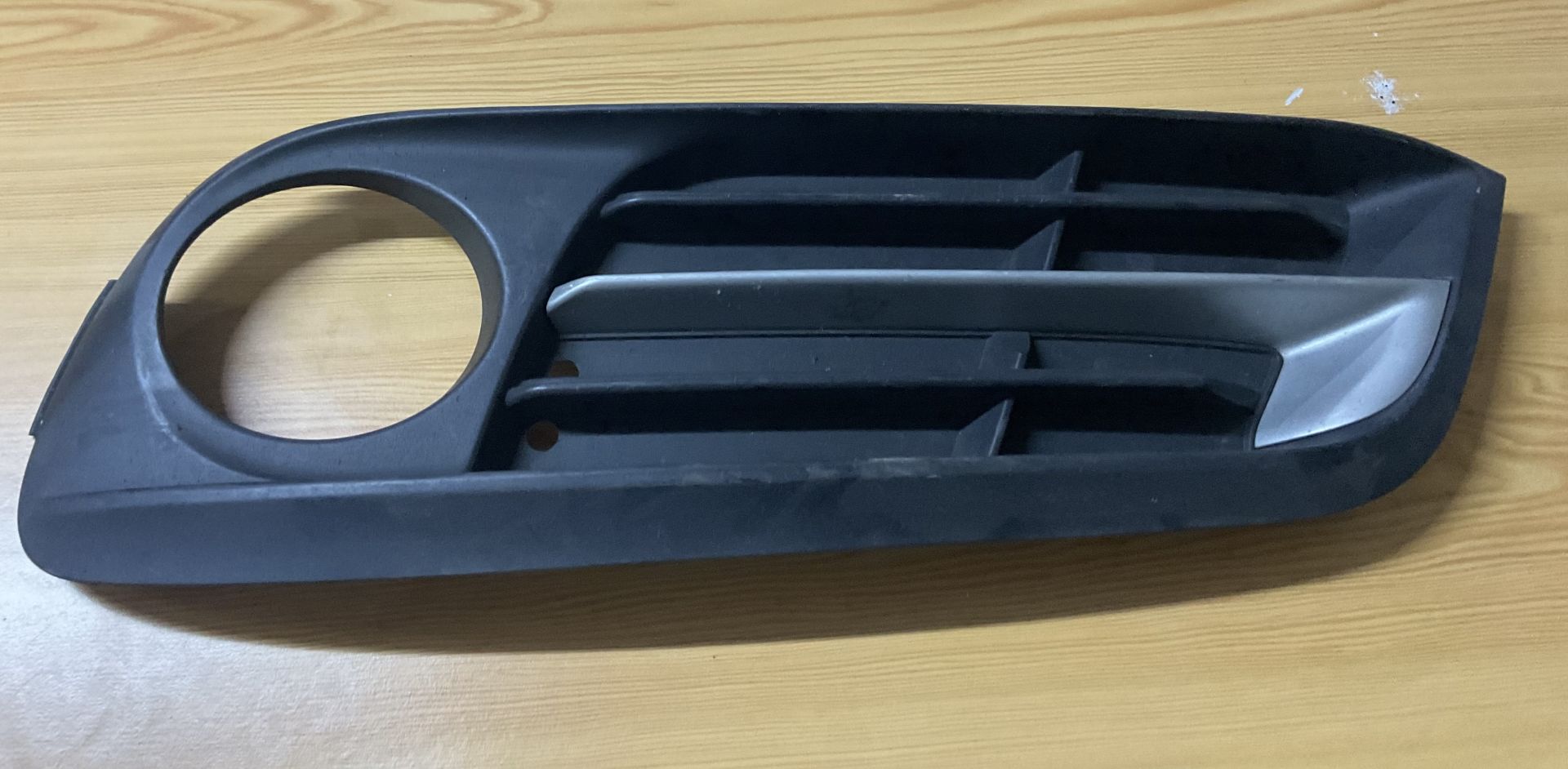 51117342411 7342411 BMW F10 ÖN SOL TAMPON SİS FARI ÇERÇEVESİ ÇIKMA ORJİNAL